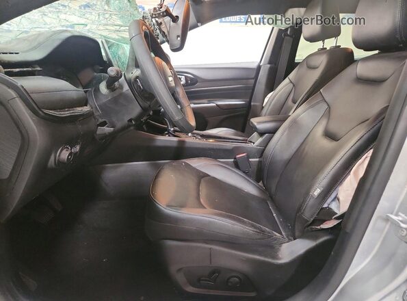 3C4NJDCN2TT177738 2026 JEEP COMPASS Silver Widok komory silnika