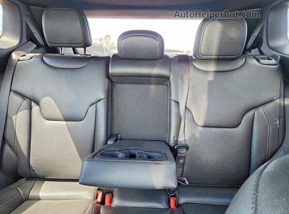3C4NJDCN3RT129884 2024 JEEP COMPASS Белый Вид задних сидений