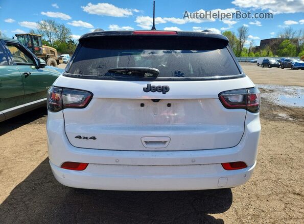 3C4NJDCN3RT129884 2024 JEEP COMPASS Белый Вид сзади
