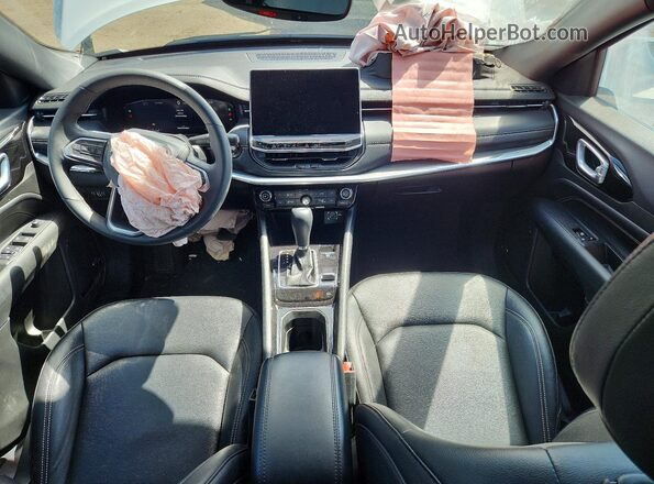 3C4NJDCN3RT129884 2024 JEEP COMPASS Белый Вид панели приборов
