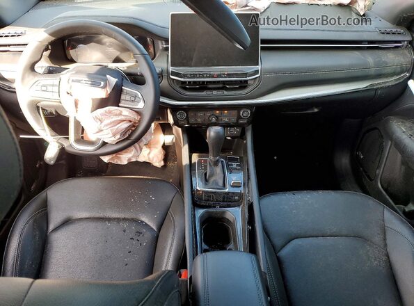 3C4NJDCN3RT145602 2024 JEEP COMPASS Красный Вид панели приборов