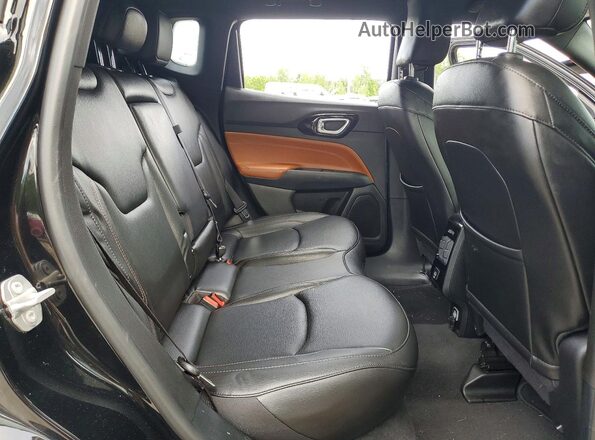 3C4NJDCN3RT153358 2024 JEEP COMPASS Black Вид задньої частини салону