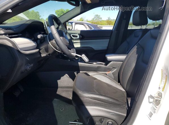 3C4NJDCN3RT163744 2024 JEEP COMPASS White Вид салону спереду