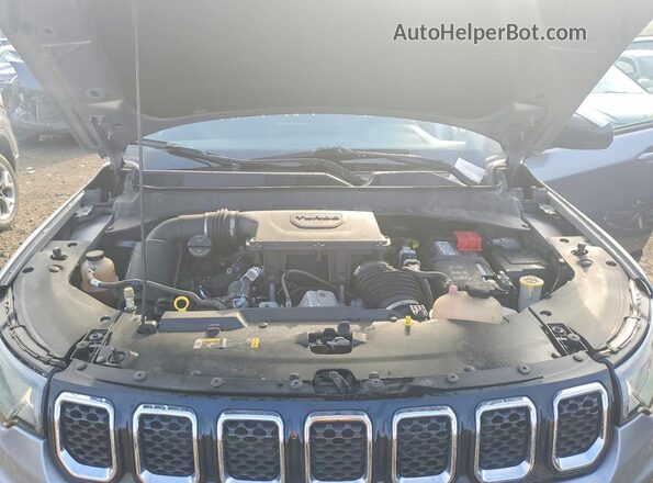 3C4NJDCN3RT601811 2024 JEEP COMPASS Silver ძრავის განყოფილების ხედი