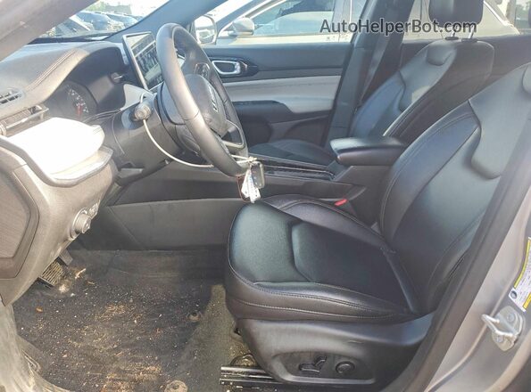 3C4NJDCN3RT601811 2024 JEEP COMPASS Silver წინა სალონის ხედი