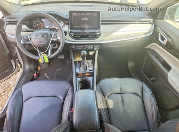 3C4NJDCN3ST513590 2025 JEEP COMPASS Silver წინა პანელის ხედი