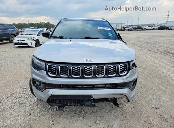 3C4NJDCN3ST513590 2025 JEEP COMPASS Silver წინა პანელის ხედი