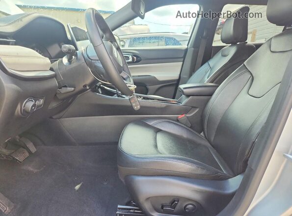 3C4NJDCN3ST523407 2025 JEEP COMPASS Silver Widok wnętrza z przodu