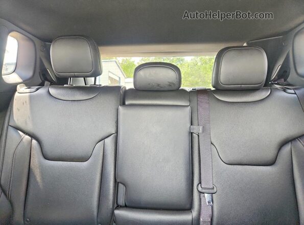 3C4NJDCN3ST523407 2025 JEEP COMPASS Silver Widok tylnych siedzeń