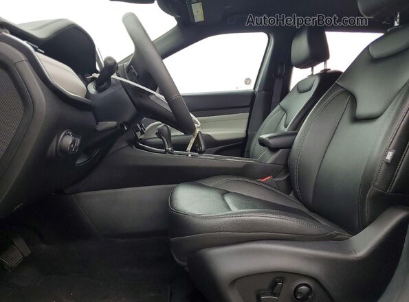 3C4NJDCN3ST579377 2025 JEEP COMPASS Silver Вид салону спереду