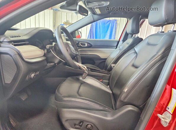 3C4NJDCN3ST619571 2025 JEEP COMPASS Red Вид салону спереду
