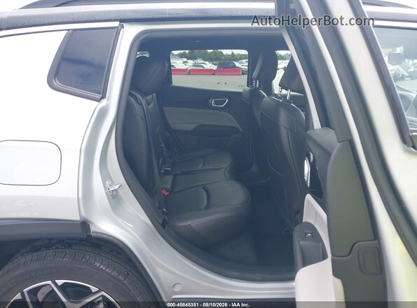 3C4NJDCN3TT226008 2026 JEEP COMPASS Silver VIN կոդի պիտակի տեսք