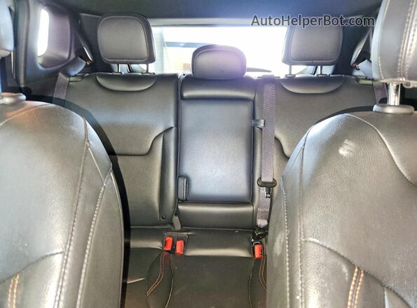 3C4NJDCN4RT147813 2024 JEEP COMPASS White Vista de los asientos traseros