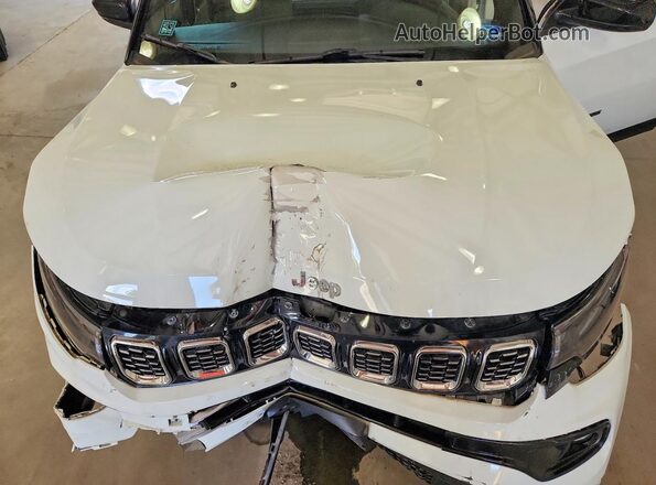 3C4NJDCN4RT147813 2024 JEEP COMPASS White Vista del compartimento del motor