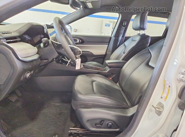 3C4NJDCN4RT147813 2024 JEEP COMPASS White Vista interior delantera