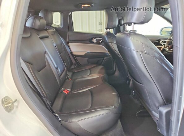 3C4NJDCN4RT147813 2024 JEEP COMPASS White Vista interior trasera