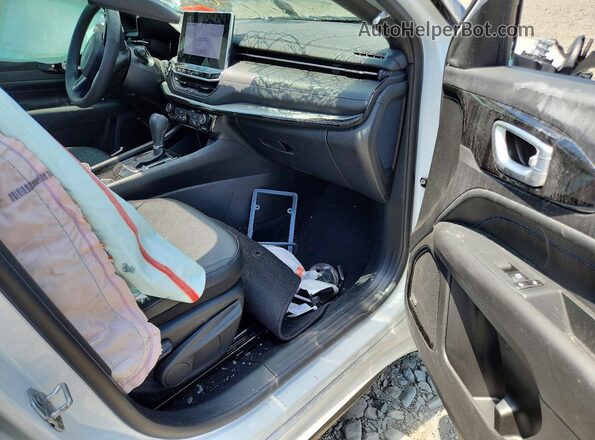 3C4NJDCN4ST569134 2025 JEEP COMPASS White Widok deski rozdzielczej