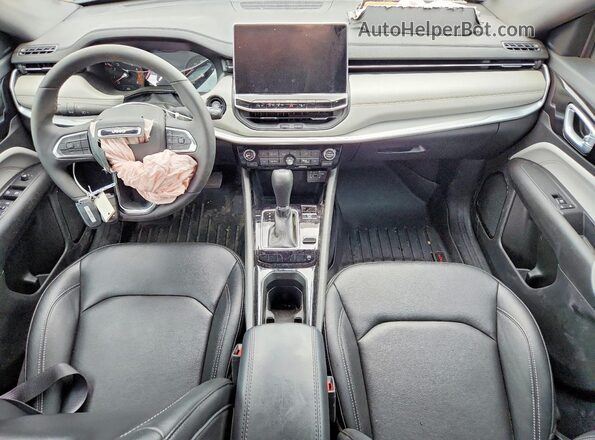 3C4NJDCN4ST586029 2025 JEEP COMPASS Красный Вид панели приборов