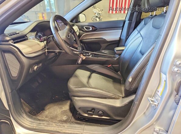 3C4NJDCN5ST507967 2025 JEEP COMPASS Silver Вид салону спереду
