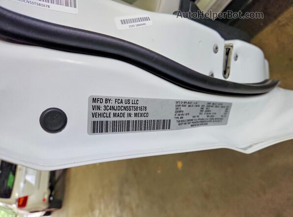 3C4NJDCN5ST581678 2025 JEEP COMPASS Белый Вид наклейки с VIN-кодом
