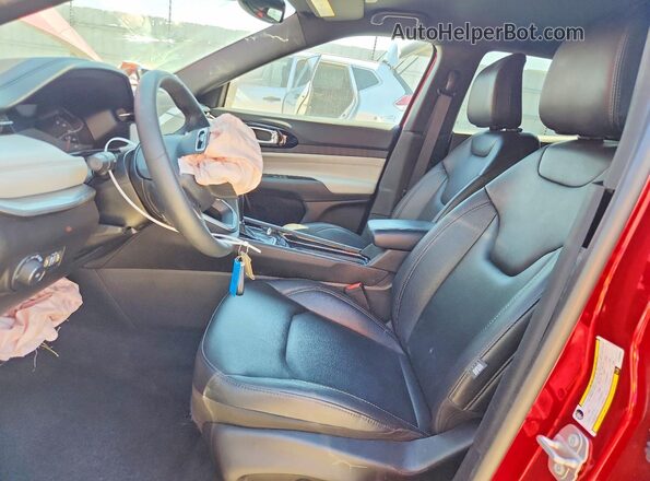 3C4NJDCN5ST600004 2025 JEEP COMPASS Красный Вид салона спереди