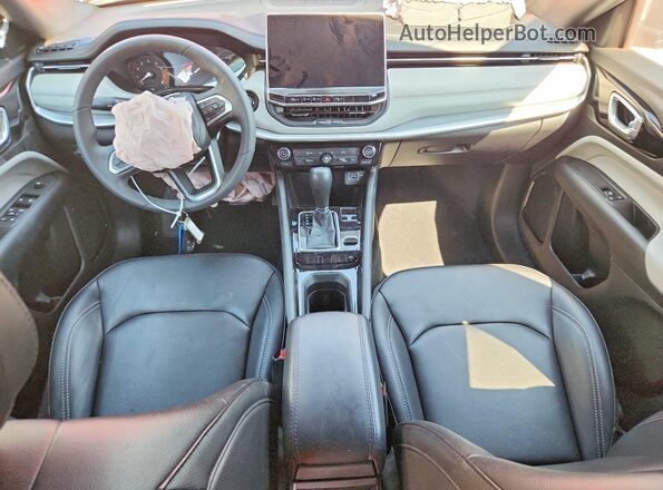 3C4NJDCN5ST600004 2025 JEEP COMPASS Красный Вид панели приборов