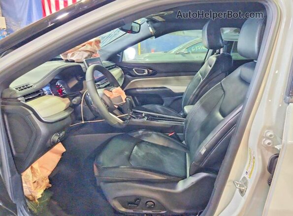 3C4NJDCN5ST621239 2025 JEEP COMPASS White Սալոնի դիմացի տեսք