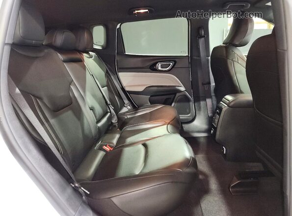 3C4NJDCN5TT211753 2026 JEEP COMPASS White Rear interior view