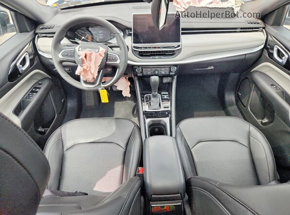 3C4NJDCN7ST504665 2025 JEEP COMPASS Silver Widok deski rozdzielczej