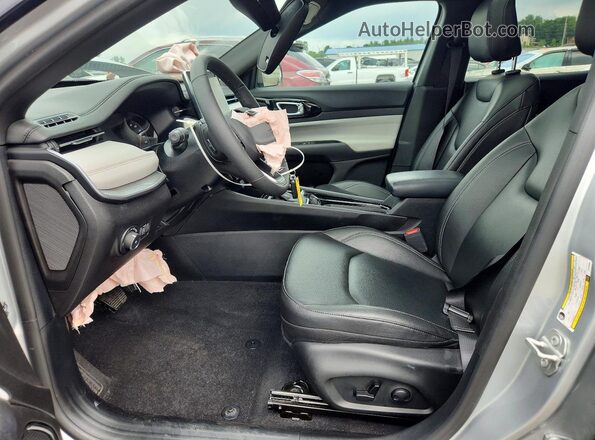 3C4NJDCN7ST504665 2025 JEEP COMPASS Silver Widok wnętrza z przodu