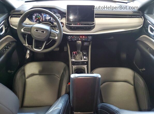 3C4NJDCN7ST613918 2025 JEEP COMPASS Silver Вид панелі приладів