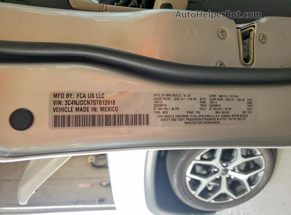 3C4NJDCN7ST613918 2025 JEEP COMPASS Silver Вид наклейки з VIN-кодом