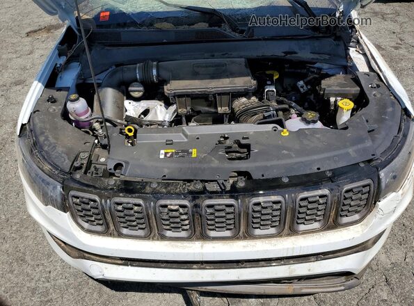 3C4NJDCN7TT246388 2026 JEEP COMPASS White ძრავის განყოფილების ხედი