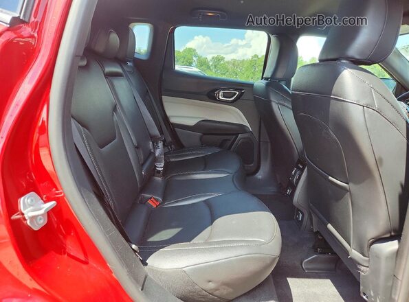 3C4NJDCN8TT186895 2026 JEEP COMPASS Red უკანა სალონის ხედი