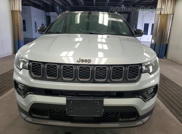 3C4NJDCN8TT258209 2026 JEEP COMPASS Silver წინა ხედი