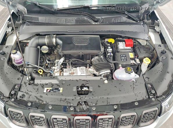 3C4NJDCN8TT258209 2026 JEEP COMPASS Silver ძრავის განყოფილების ხედი