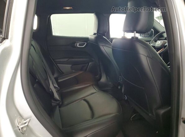 3C4NJDCN8TT258209 2026 JEEP COMPASS Silver უკანა სალონის ხედი
