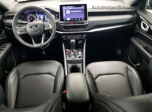 3C4NJDCN8TT258209 2026 JEEP COMPASS Silver წინა პანელის ხედი