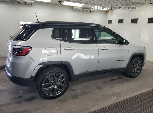 3C4NJDCN8TT258209 2026 JEEP COMPASS Silver 