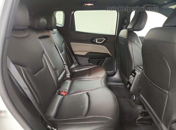 3C4NJDCN8TT270716 2026 JEEP COMPASS White Вид задньої частини салону