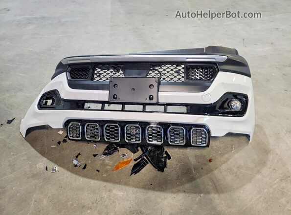 3C4NJDCN8TT271297 2026 JEEP COMPASS White Widok naklejki z numerem VIN