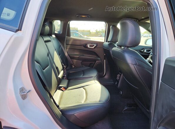 3C4NJDCN8TT280100 2026 JEEP COMPASS White Rear interior view