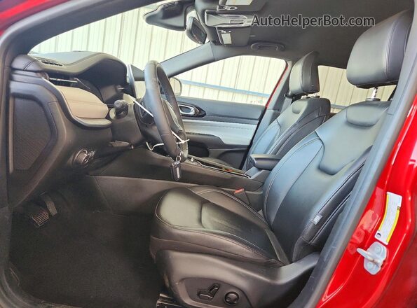3C4NJDCN9ST553088 2025 JEEP COMPASS Red Widok wnętrza z przodu