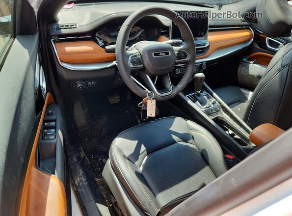3C4NJDCNXRT105730 2024 JEEP COMPASS Белый Вид панели приборов