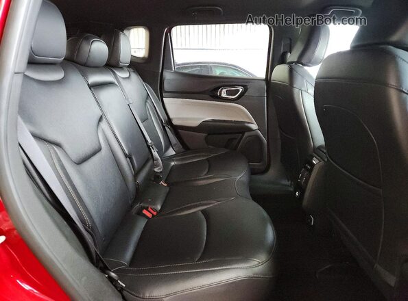 3C4NJDCNXRT138081 2024 JEEP COMPASS Red Rear interior view