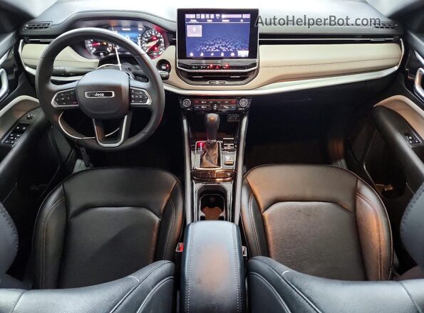 3C4NJDCNXRT138081 2024 JEEP COMPASS Red Dashboard view