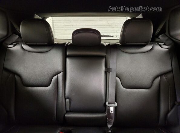 3C4NJDCNXRT138081 2024 JEEP COMPASS Red Rear seats view
