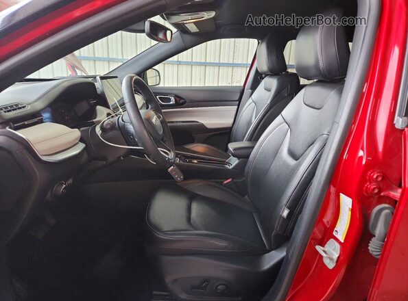 3C4NJDCNXRT138081 2024 JEEP COMPASS Red Front interior view