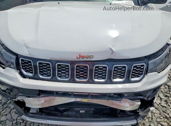 3C4NJDCNXST517586 2025 JEEP COMPASS White Vista del compartimento del motor