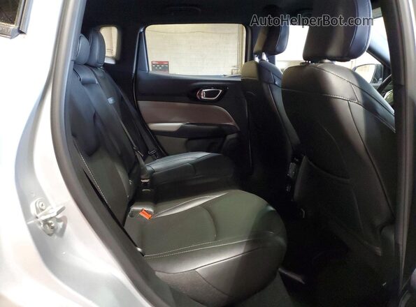 3C4NJDCNXST528037 2025 JEEP COMPASS Silver უკანა სალონის ხედი